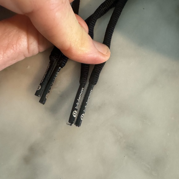 Lululemon Blissfeel Women's
Running Shoe Size 8.5 VGUC - Picture 6 of 6